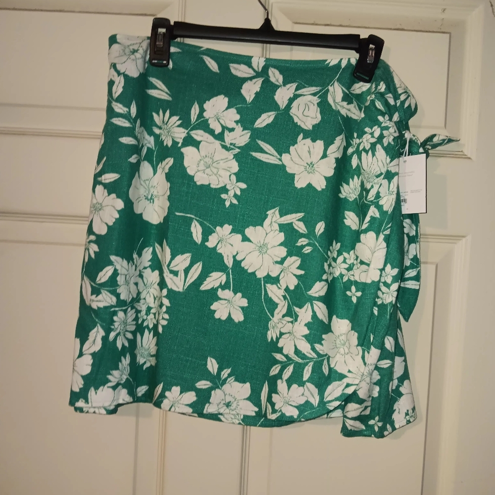 Lauren Conrad Floral Green And White Wrap Skirt Sz XXL NWT